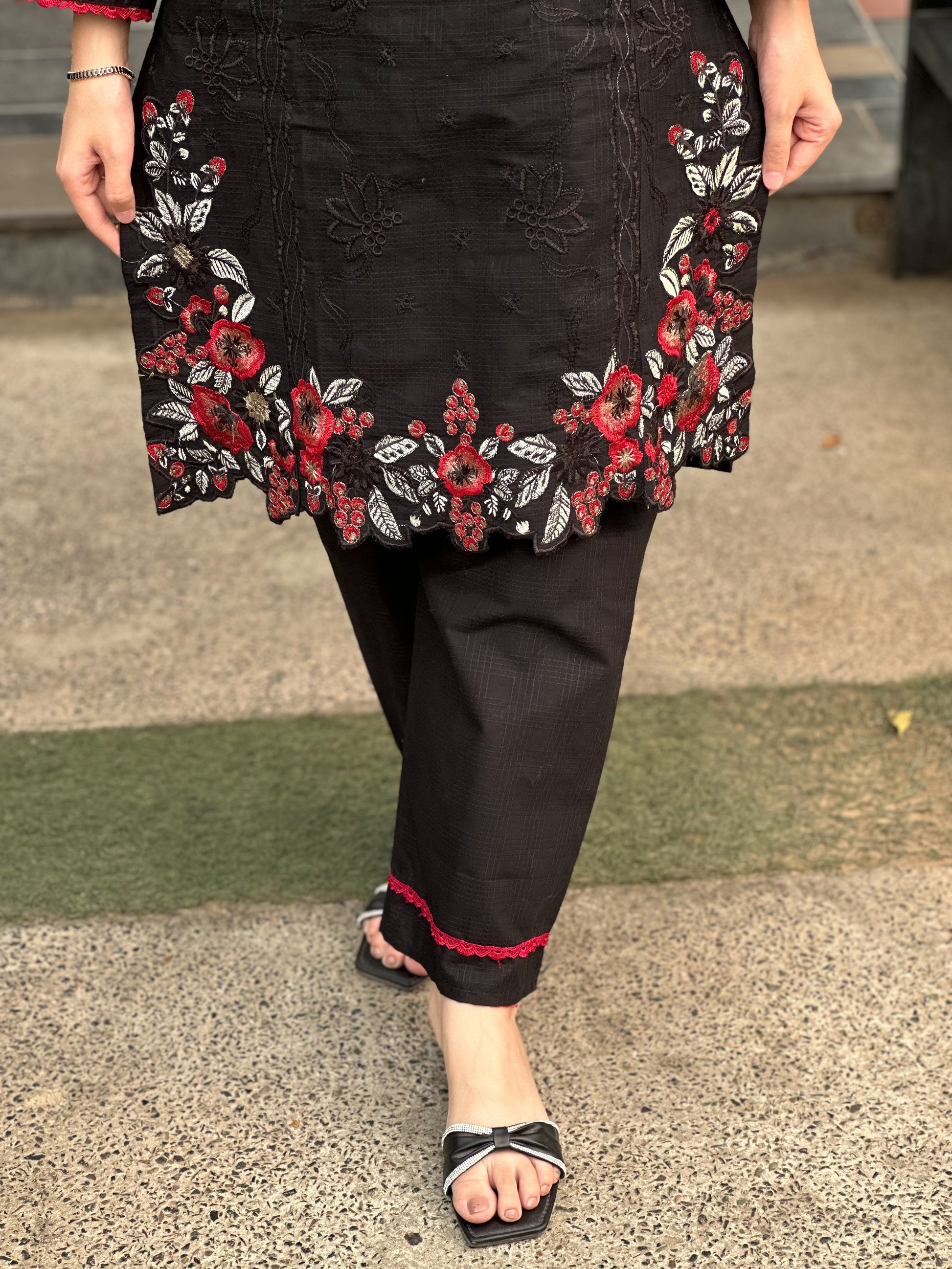 Saha Embroidered 2pcs Ca_closet