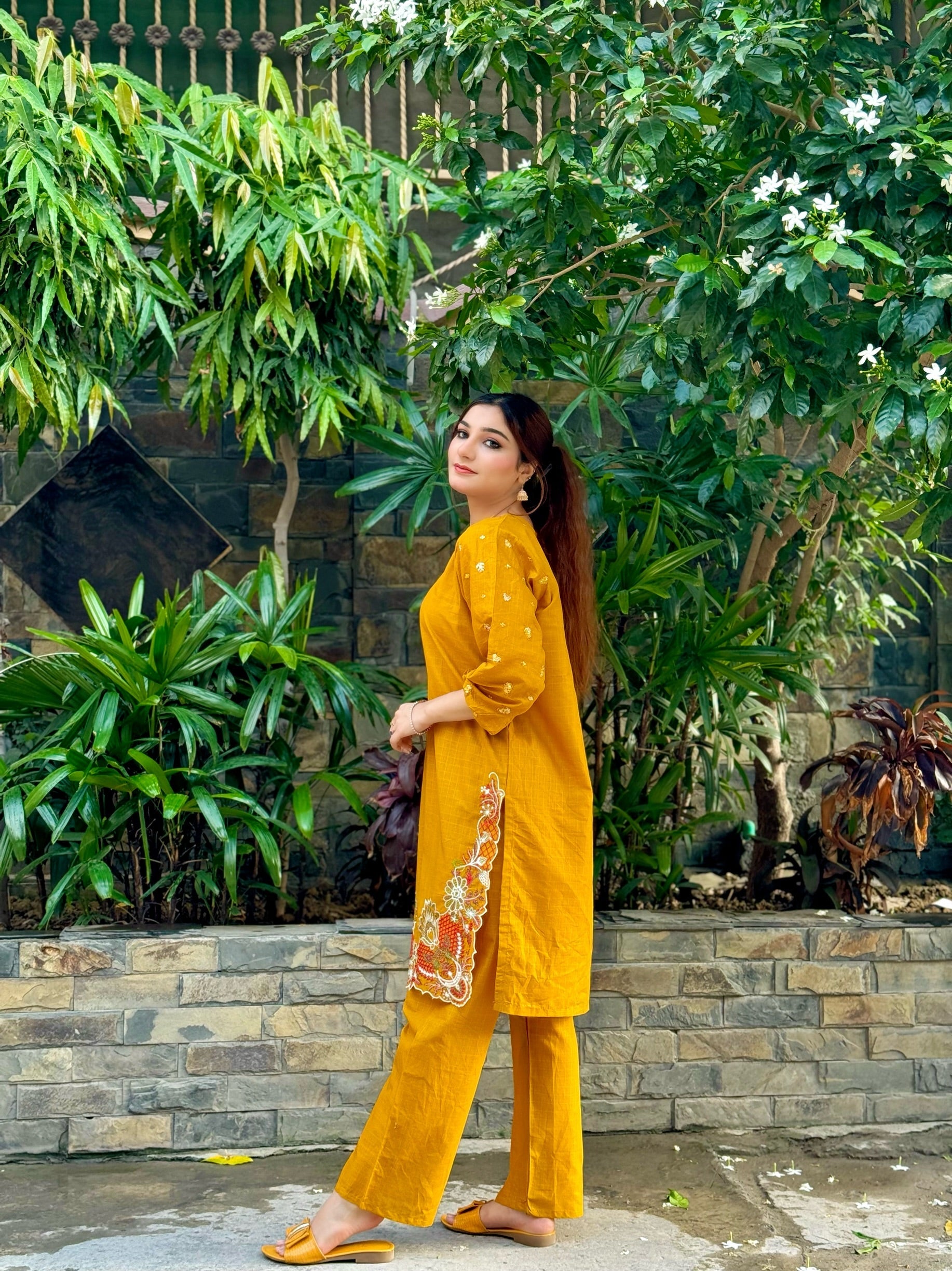 Aaira Embroidered cotton 2pcs Ca_closet