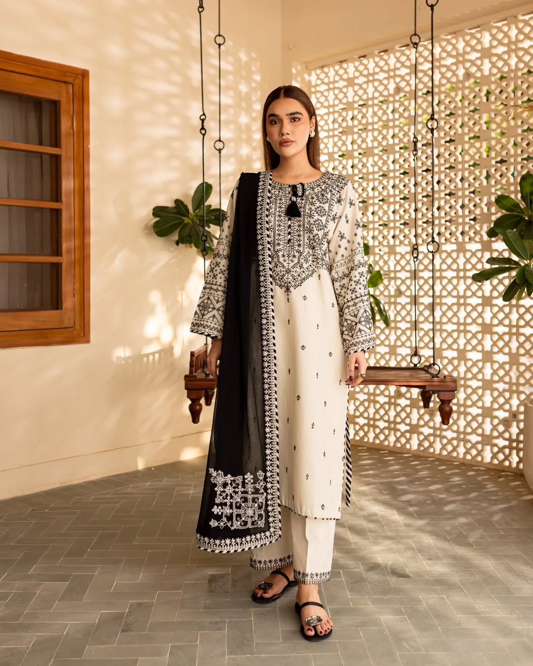 Arfa Embroidered stitched 3pcs Ca_closet