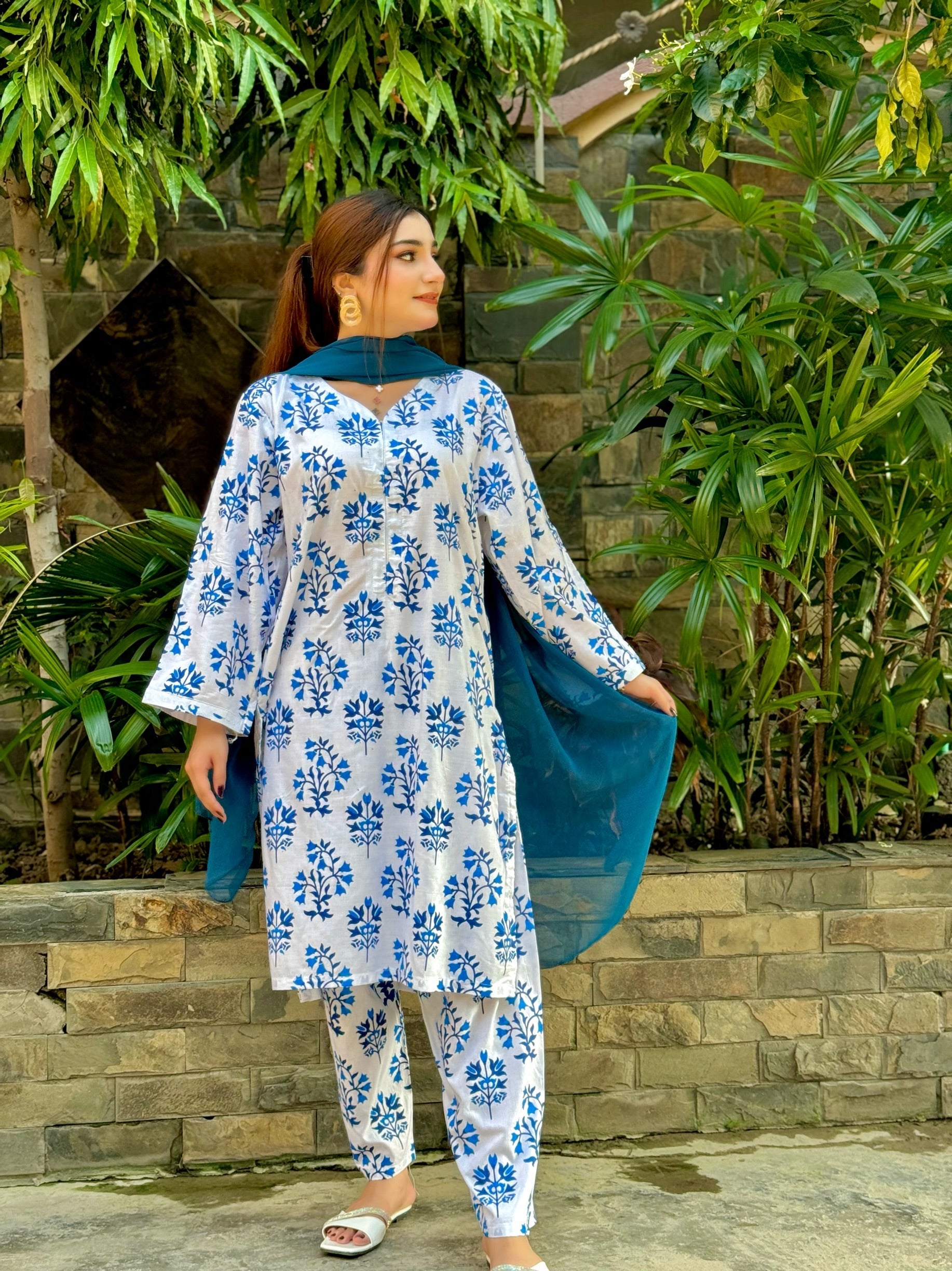 Maryam nawaz 2pcs Ca_closet