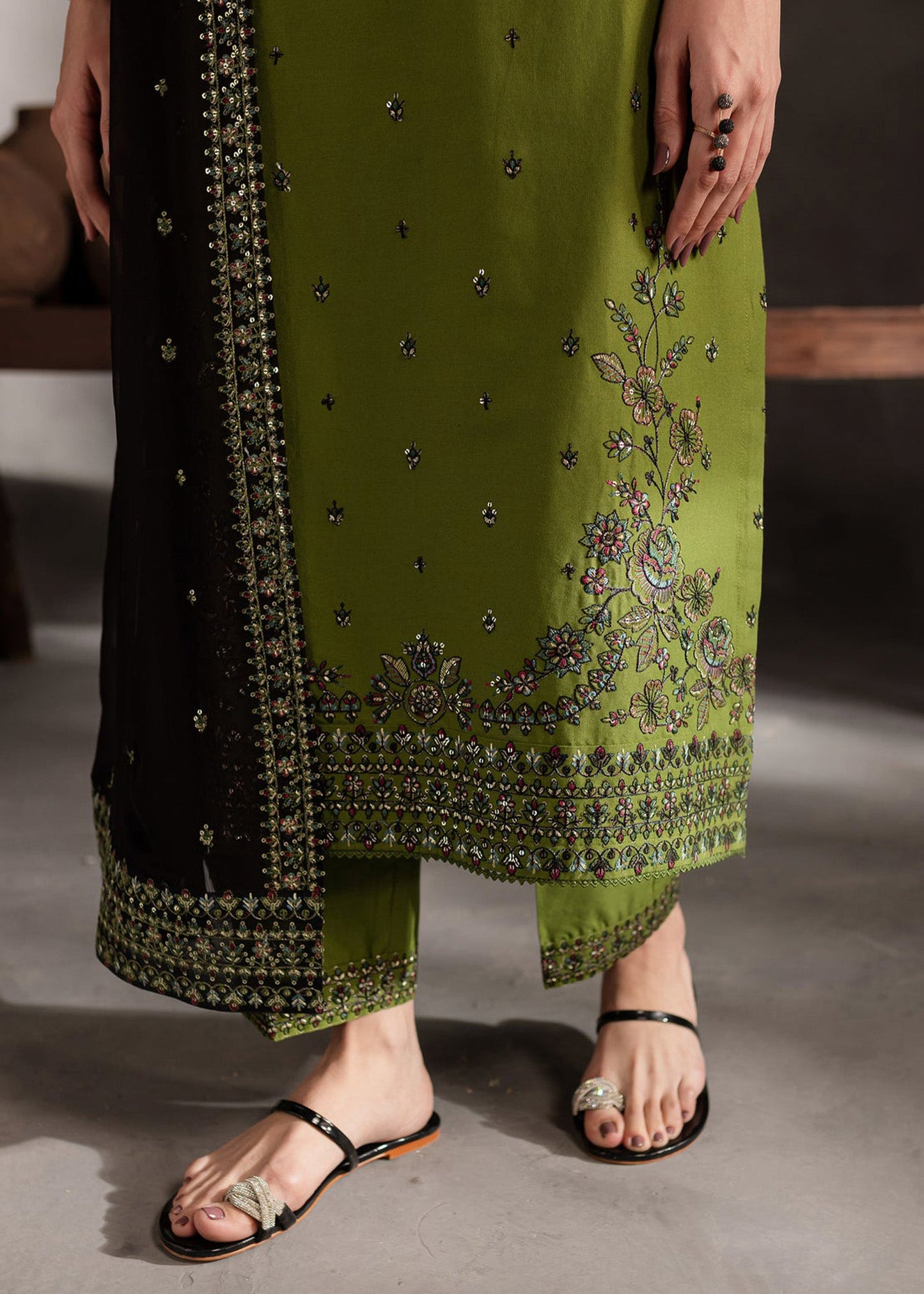 Ezzah 3pcs  - Lawn Embroidered