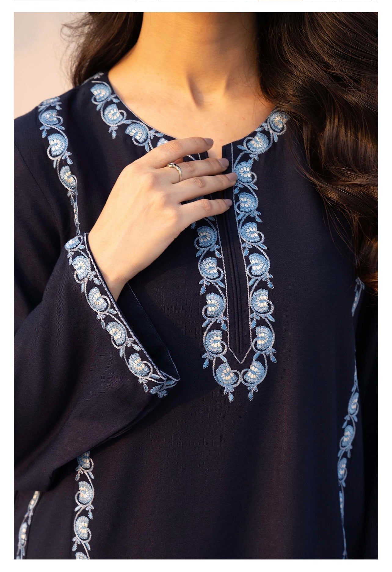 Vyara Embroidered 2pcs Ca_closet