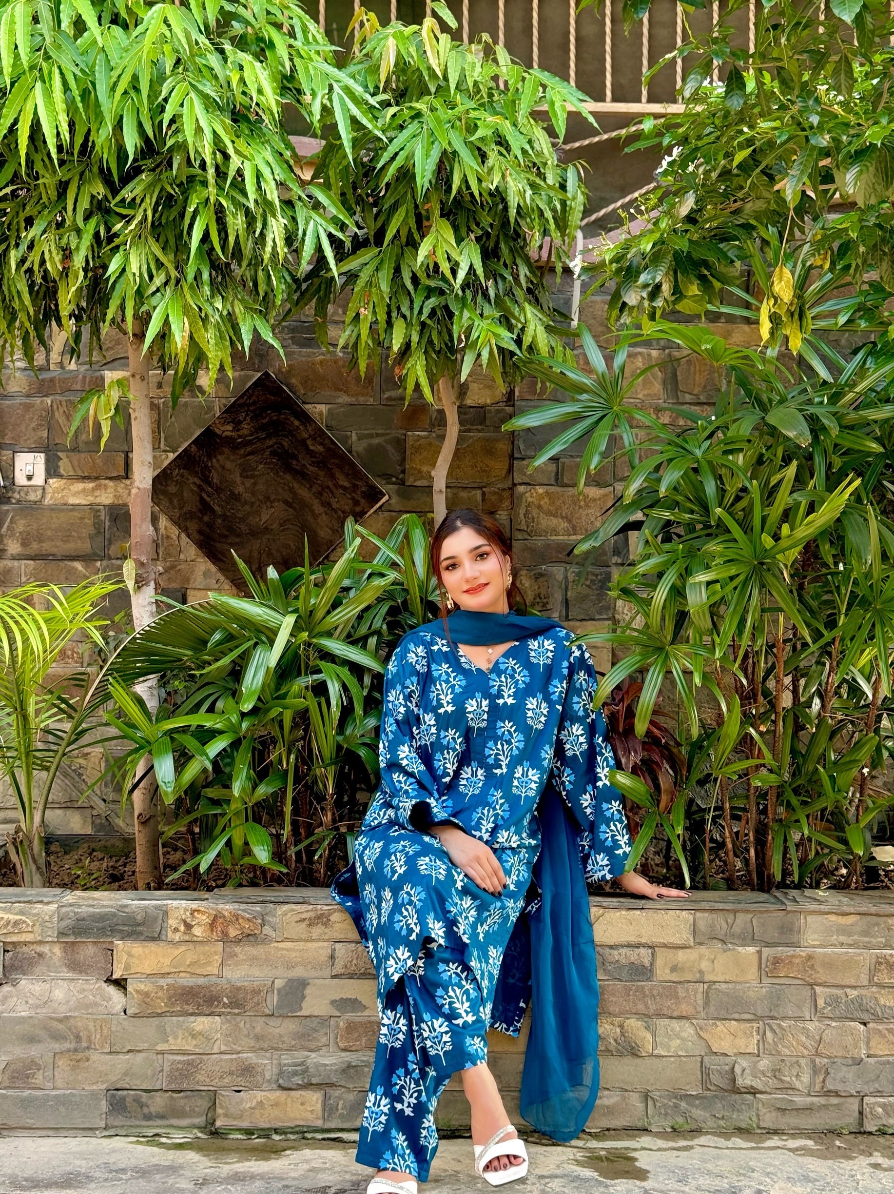 Maryam nawaz 2pcs Ca_closet