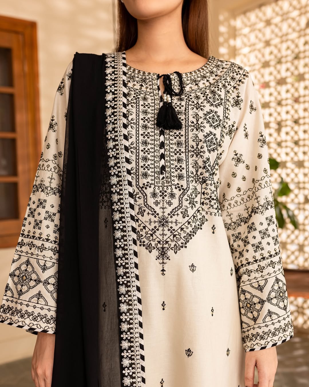 Arfa Embroidered stitched 3pcs Ca_closet