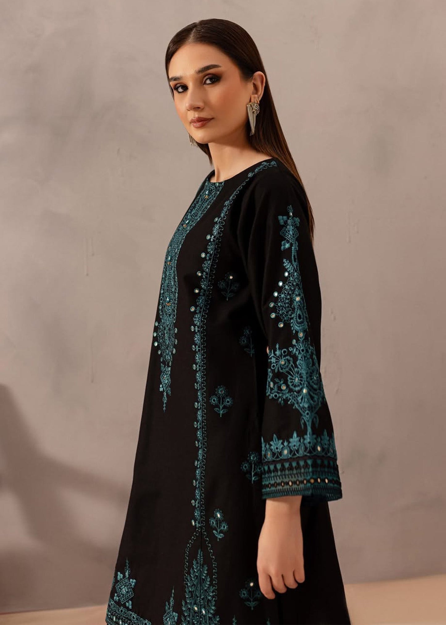 Kaamla Embroidered - 2 Pieces
