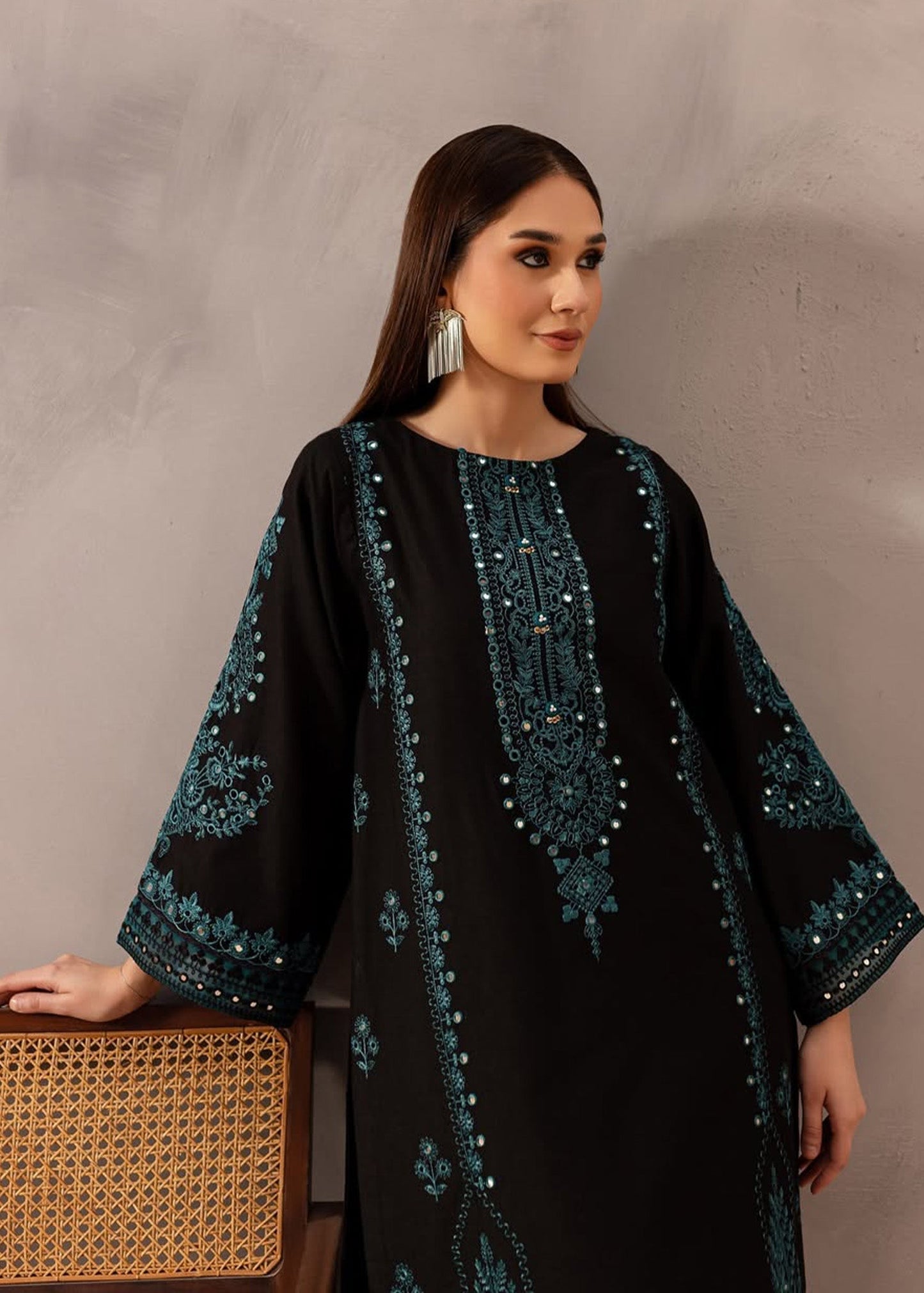 Kaamla Embroidered - 2 Pieces