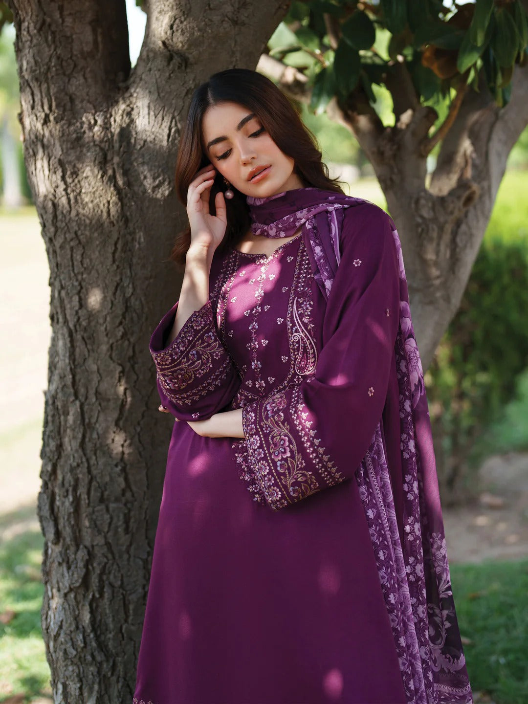 Kaavish Embroidered 3pc