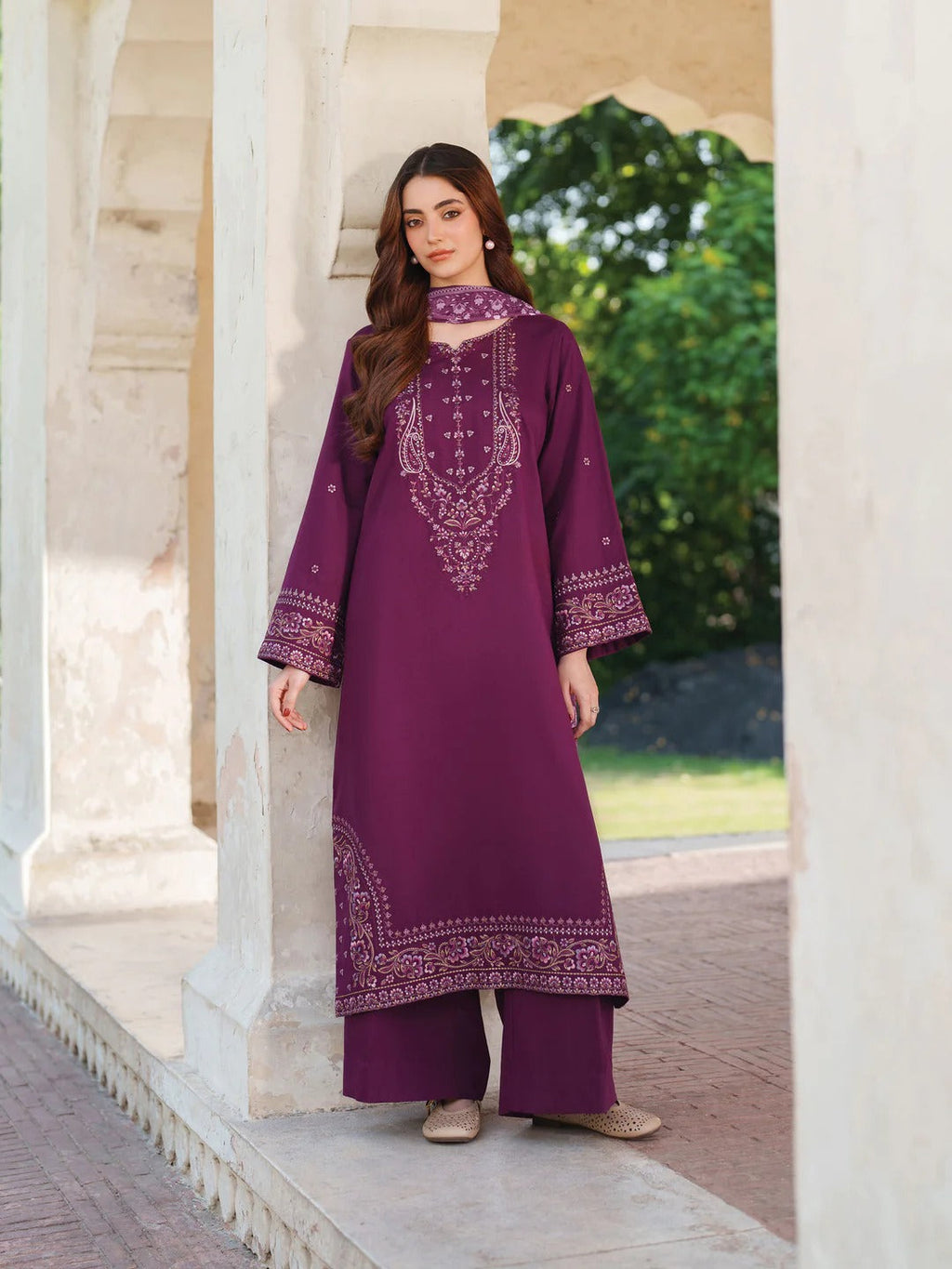 Kaavish Embroidered 3pc